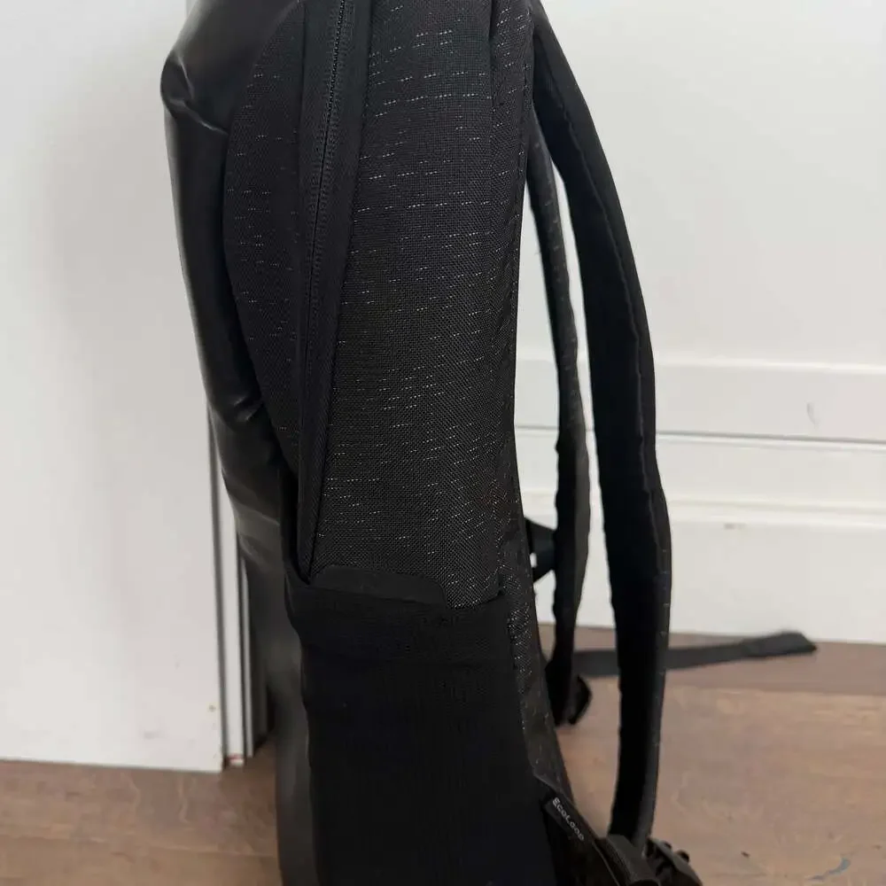 Alienware 0747NM Horizon Commuter 17in Laptop Padded Backpack, Bookbag